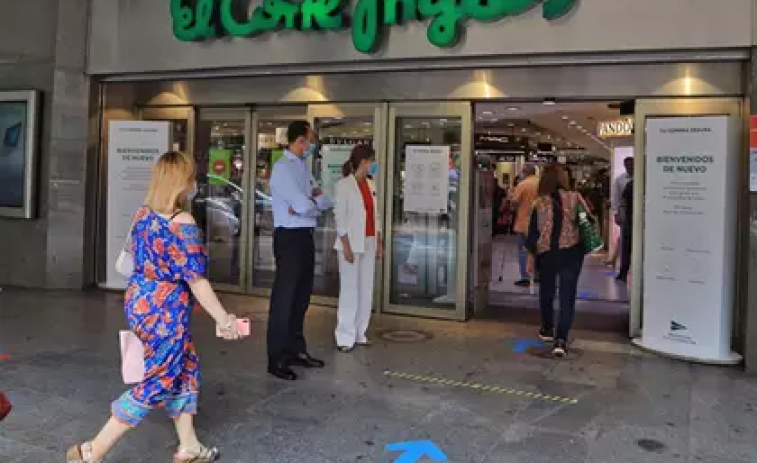 ​Arrancan las segundas rebajas en El Corte Inglés de Santiago, muy enfocadas al deporte