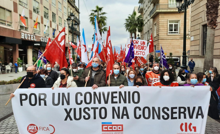 Adiós a la huelga en la conserva gallega tras conseguir las trabajadoras mejoras en el convenio