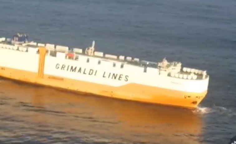 (Vídeo) El mercante 'Grande Mirafiori' corrió riesgo de embarrancar varias veces en las Islas Cíes y la Ría de Vigo