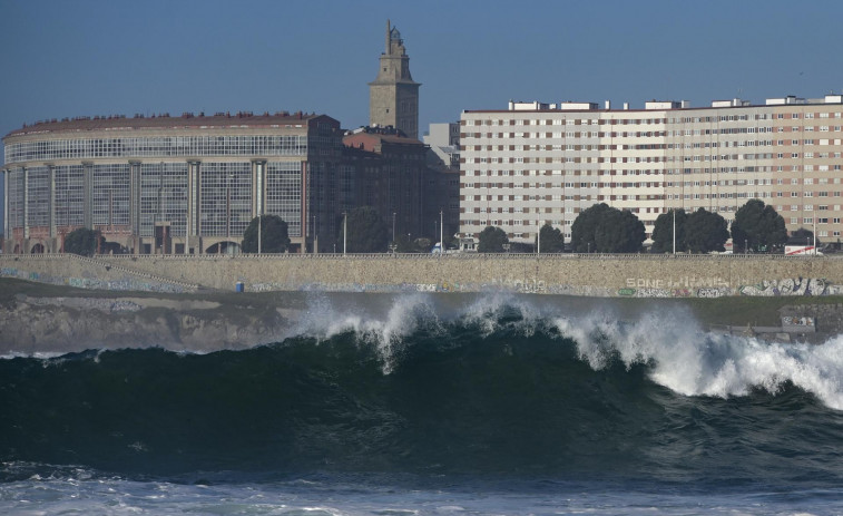 Alerta amarilla en la costa de A Coruña este 1 de noviembre por fenómenos costeros con olas de 5 metros