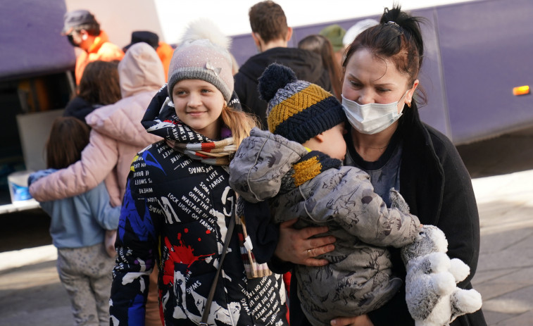 Teléfono para españoles que ofrecen alojar refugiados de Ucrania en marcha gracias a Fundación LaCaixa