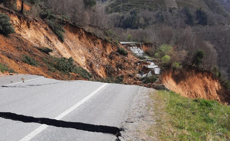 Reparar la carretera que se vino abajo en Folgoso de Courel llevará 