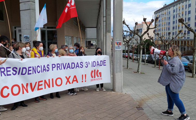 Nueva jornada de protestas entre los trabajadores de las residencias privadas, con caravana de coches en A Coruña​