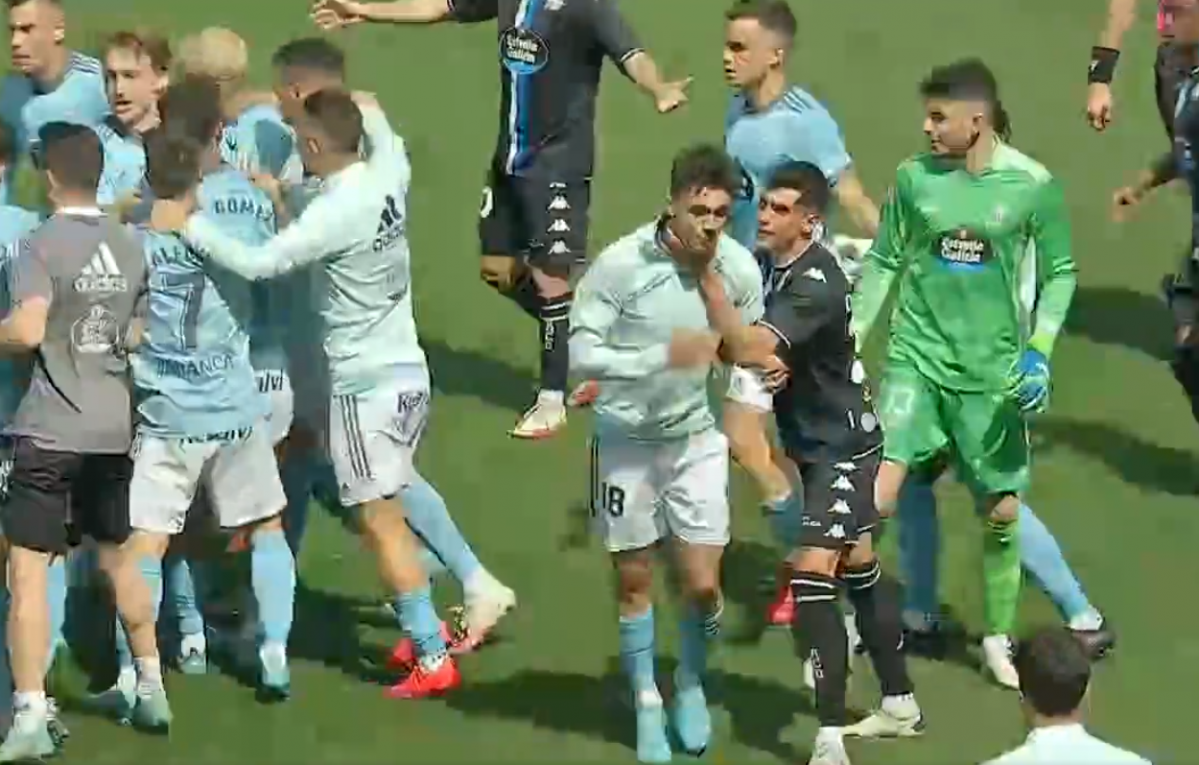 Peleas entre jugadores tras derrotar el Celta B al Deportivo en Balau00eddos