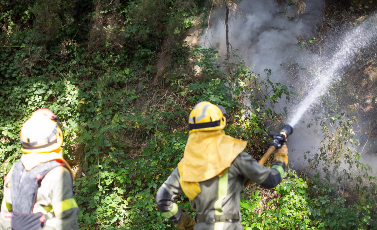 Casi un millar de trabajadores se reincorporan al servicio contra incendios de la Xunta de Galicia