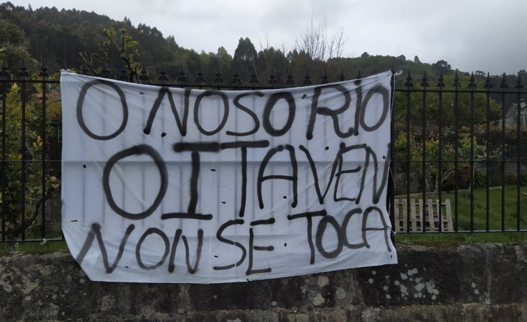 Más de 500 personas claman en Ponte Caldelas contra la construcción del embalse en Oitavén para abastecer a Vigo