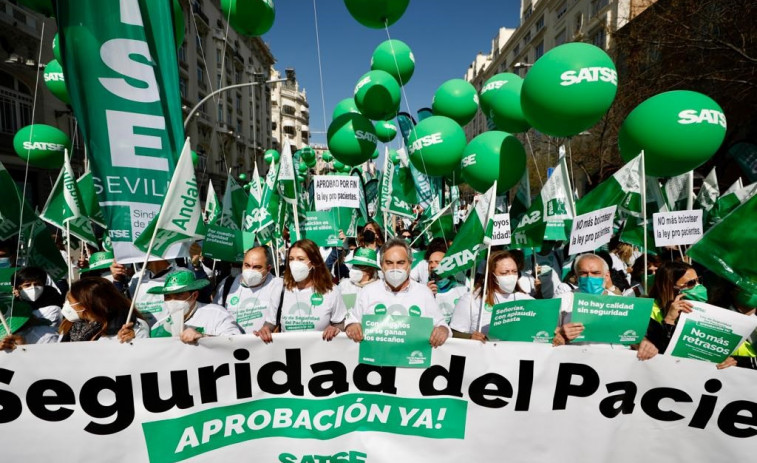 Más de mil enfermeros y enfermeras piden ante el Congreso desbloquear la Ley de Seguridad del Paciente ​