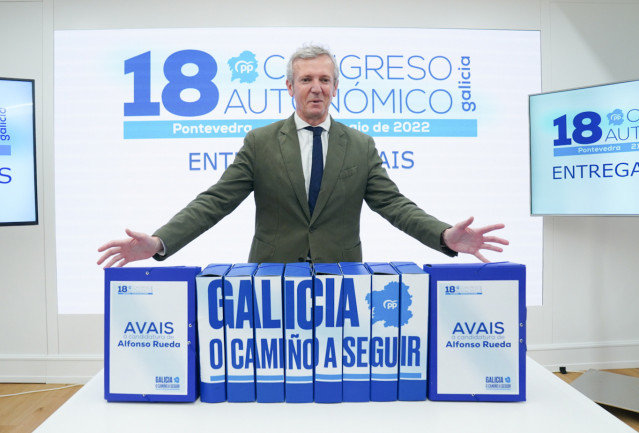 El vicepresidente primero de la Xunta y líder del PP de Pontevedra, Alfonso Rueda, presenta los avales para formalizar su candidatura para dirigir el PP gallego.