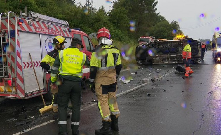 Accidente en Porto do Son: diez heridos por la colisión entre una furgoneta y un coche​