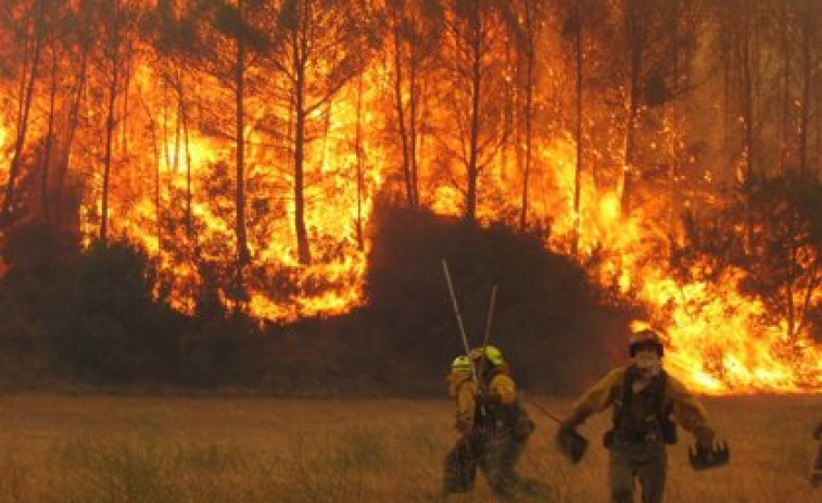 Ourense sigue atenta a los incendios de la provincia, el último en Vilariño de Conso; extinguido el de Larouco