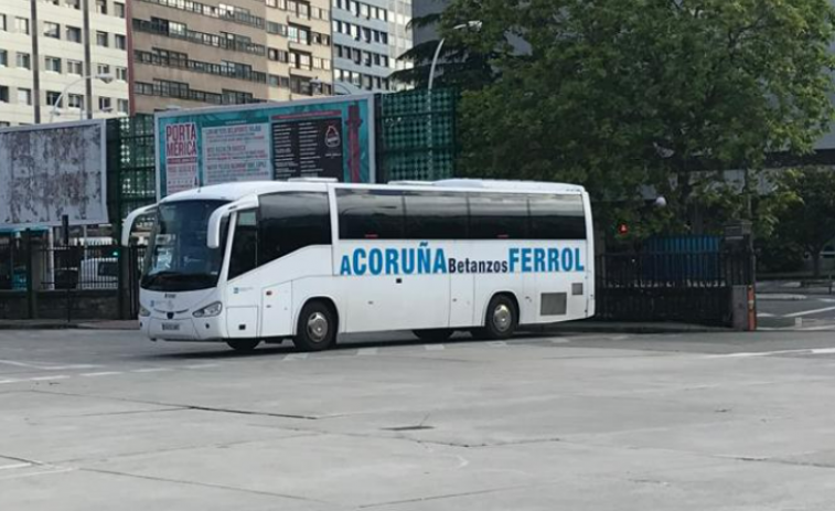 Huelguistas rompen los cristales de varios autobuses en el área de Betanzos y Ferrol, denuncia Monbus