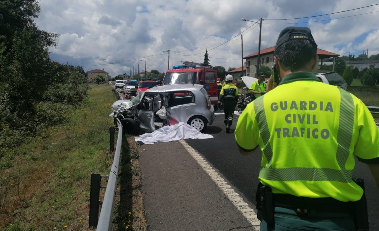 Accidente mortal en A Merca: un fallecido en una colisión frontal entre turismos