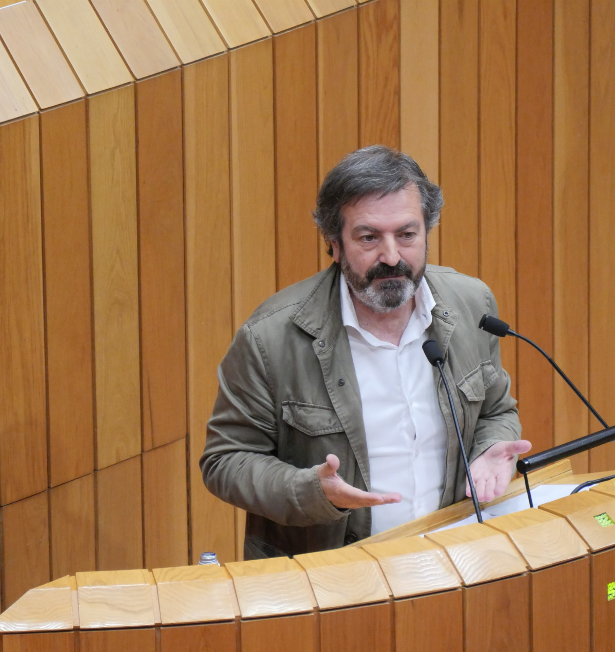 El diputado del BNG Luis Bará en un pleno del Parlamento de Galicia.