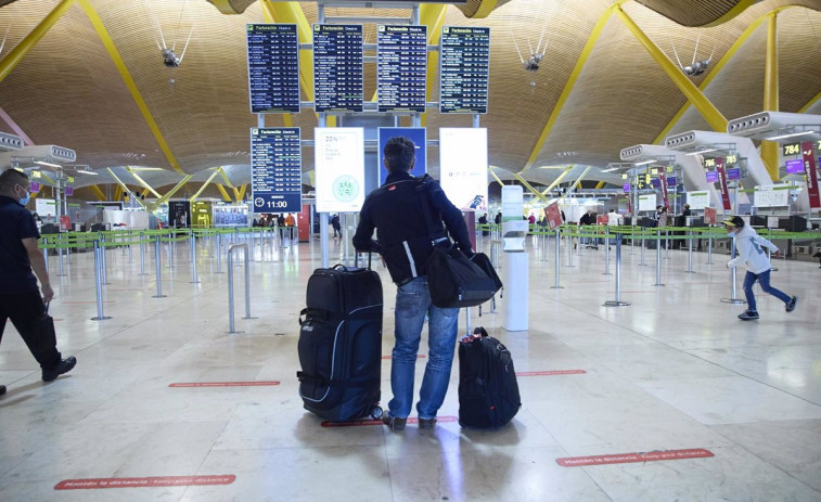 Casi una docena de  vuelos sufren retrasos en el aeropuerto de Lavacolla por la huelga en Ryanair