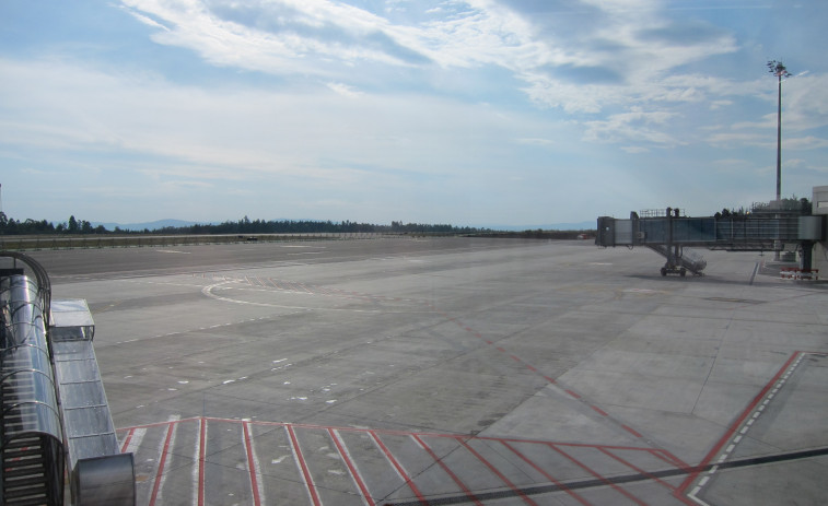 El aeropuerto de Santiago recupera la normalidad tras el incidente que obligó a paralizar su actividad