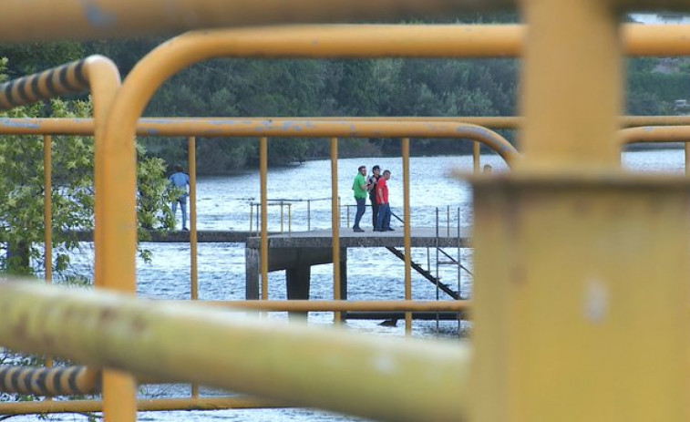 Sigue activo el rescate del joven hundido en las aguas de Oira del Río Miño en Ourense