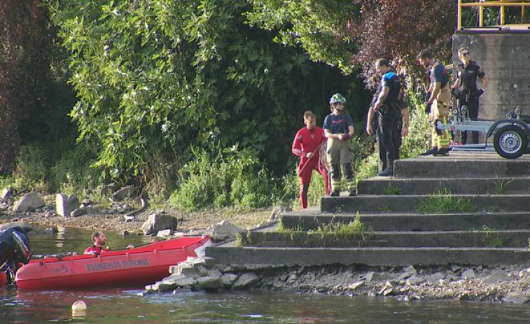 Recuperan el cuerpo del joven ahogado en una playa fluvial de Ourense tras casi un día de rescate