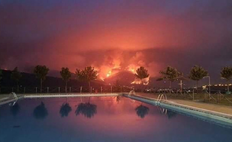 El 61% del Parque Natural de O Invernadoiro arrasado, 85 casas quemadas y 7 incendios arden fuera de control