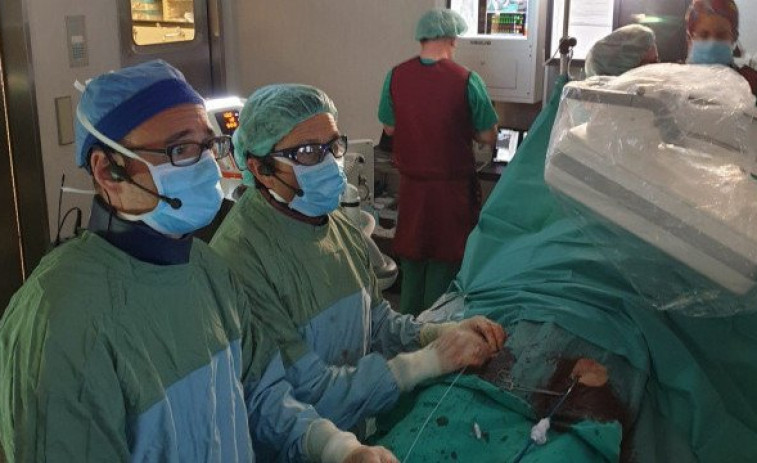 El SERGAS cancela la operación a una enferma de cáncer cuando ya estaba sedada en Santiago por falta de sangre