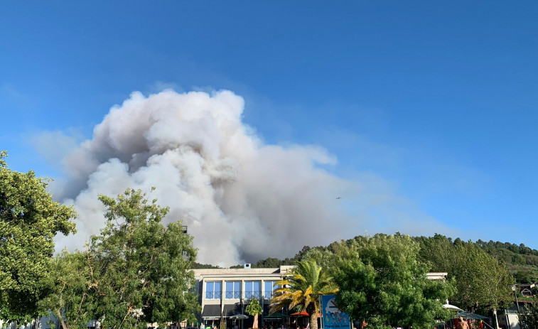 Un nuevo incendio en Ourense roza las 150 hectáreas quemadas en Castrelo de Miño y llegó a amenazar casas