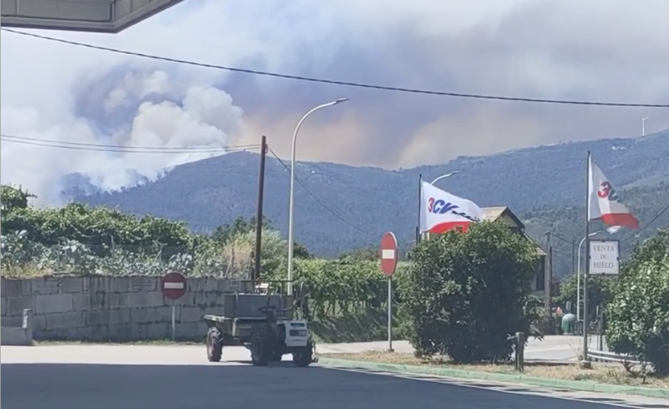 Incendio de Mourentán en Arbo en una foto del Facebook de Edi Vázquez