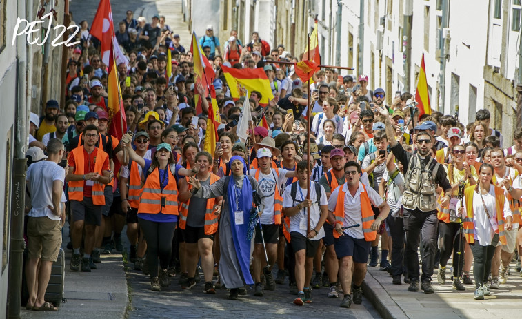 Miles de jóvenes católicos llegan en grandes grupos a Santiago al hilo de la Peregrinación Europea de Jóvenes (PEJ)