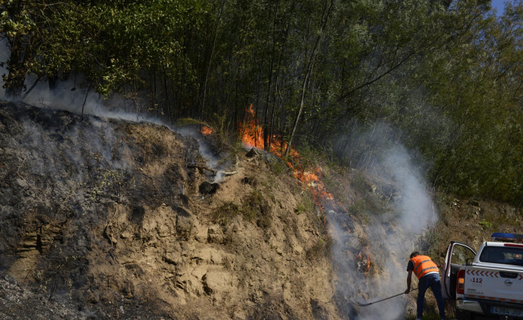 Incendio intencionado en Maceda alcanza ya las 150 hectáreas de terreno calcinado en menos de un día
