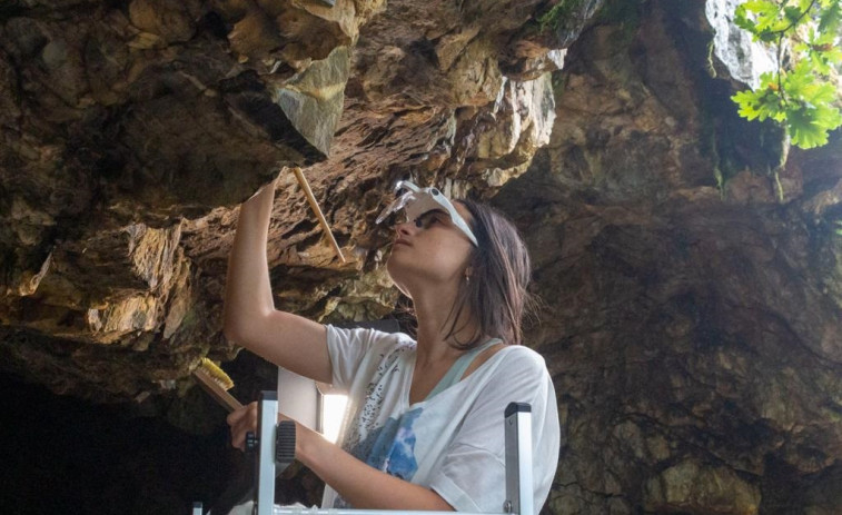 La Xunta y la USC preparan un inventario con las pinturas prehistóricas de la Cova dos Mouros de Baleira