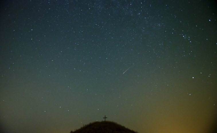 Las Perseidas en Galicia: lluvia de estrellas en el mar, el campo…o donde lo permitan la superluna y las nubes