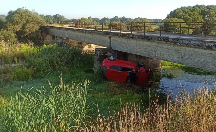 Fallece un hombre de 43 años en Rairiz de Veiga tras caer su vehículo al río Limia