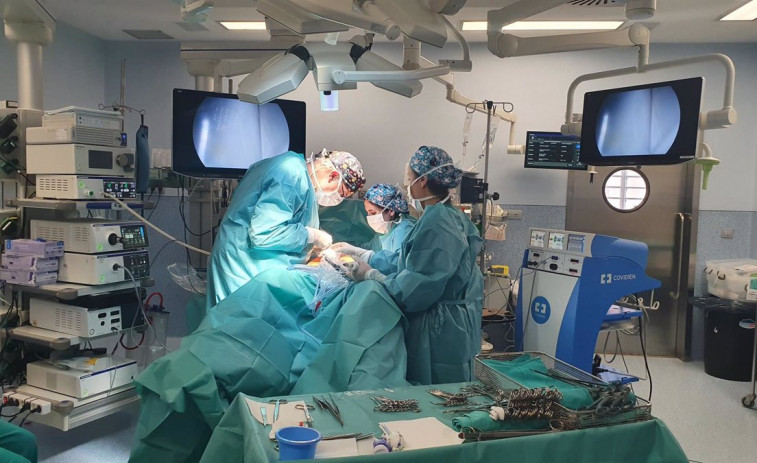 El Hospital de Verín reabre su quirófano la semana que viene después de cancelar operaciones por un hongo