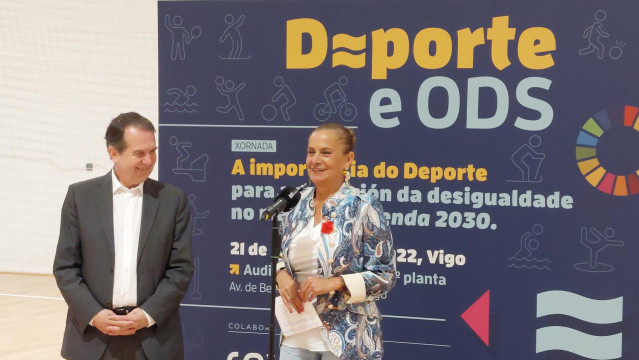 El alcalde de Vigo y presidente de la FEMP, Abel Caballero, y la presidenta de la Diputación de Pontevedra, Carmela Silva, en la presentación de la jornada sobre Deporte y ODS que se celebrará en la ciudad.