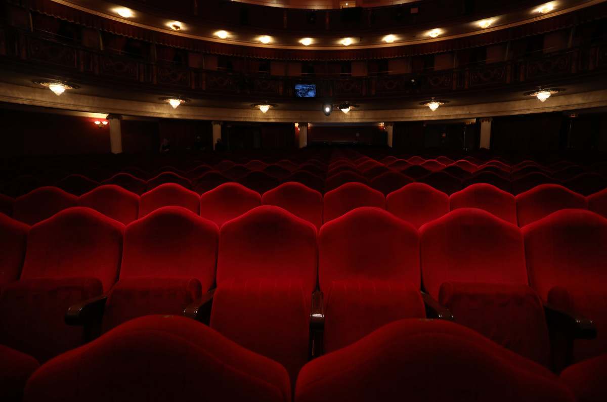 Archivo - Butacas del Nuevo Teatro Alcalá de Madrid en el musical Grease, a 19 de marzo de 2022, en Madrid (España). ‘Grease El Musical’ es el fenómeno de la cultura pop que narra la vida de un