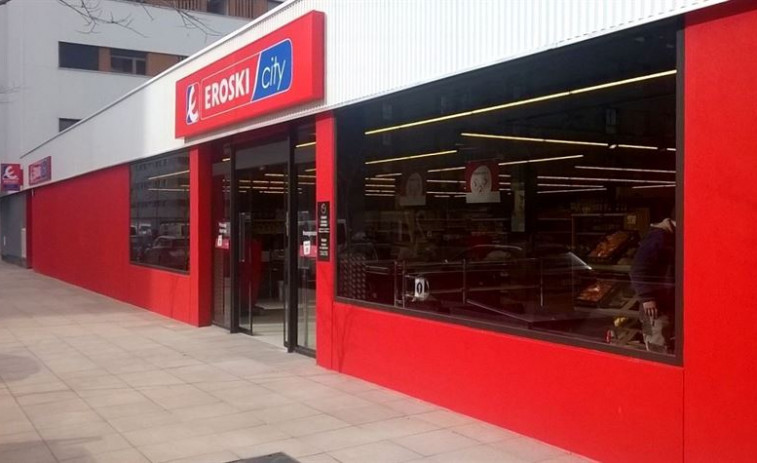 Eroski vende su hipermercado en Lalín