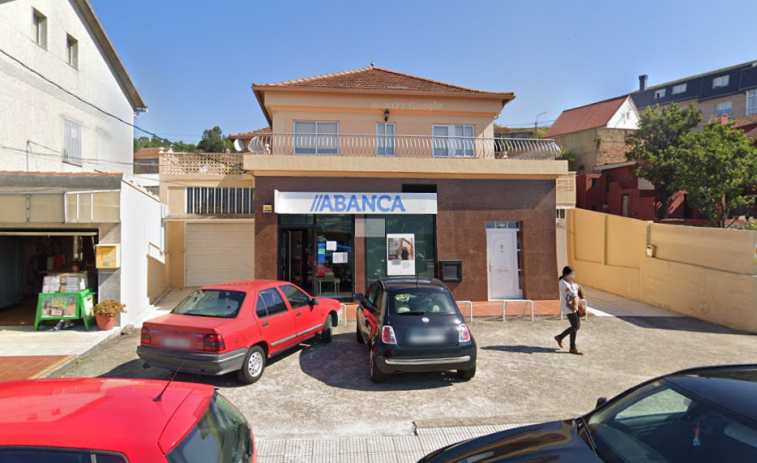 Dos personas atracan a punta de pistola una oficina bancaria de Vigo