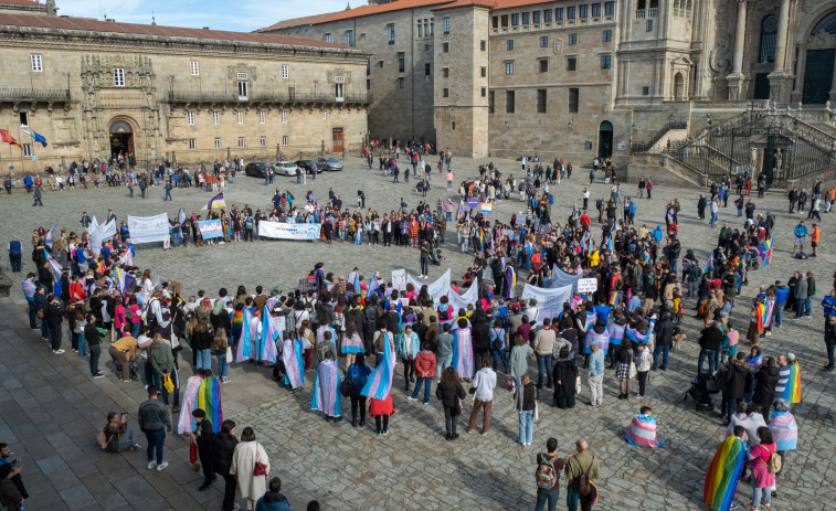 El colectivo Trans se moviliza en Santiago para defender la nueva norma estatal: 