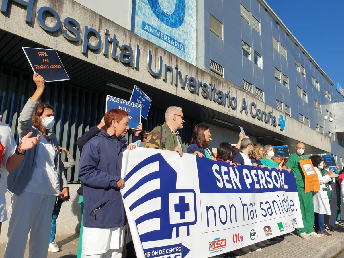Concentración de trabajadores del complejo hospitalario universitario de A Coruña (Chuac).