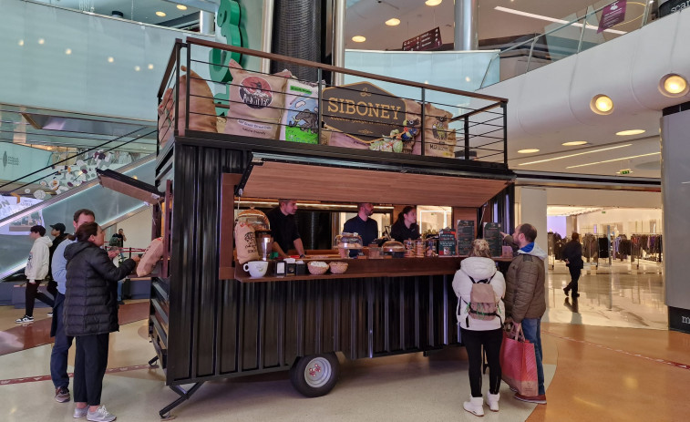 El Corte Inglés lleva sus productos gourmet hasta Marineda City con una Coffee Truck de Siboney
