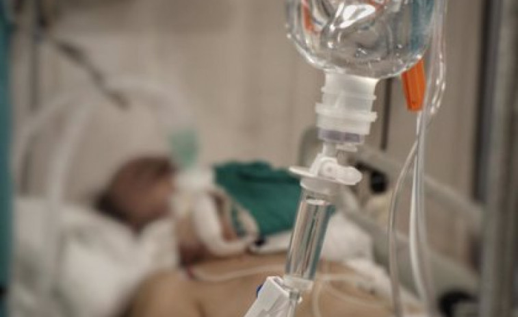 Sanidade teme que la triada de Covid, gripe y neumonía pueda golpear con más fuerza los hospitales