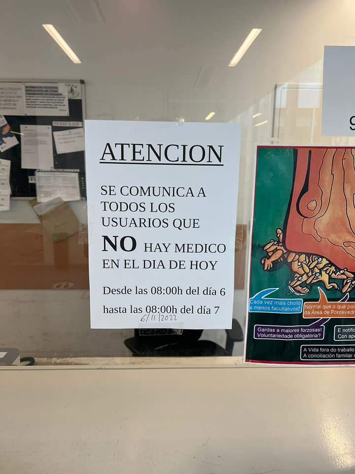 Cartel en el PAC de A Parda en Pontevedra el du00eda 6 anunciando que no hay mu00e9dico en una foto subida por Amelia Gulias al Facebook