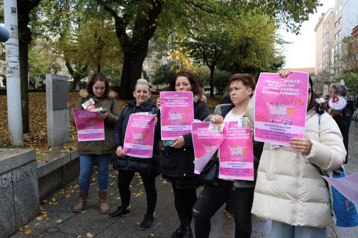 Protesta de trabajadoras de Eroski en A Coruu00f1a en una foto del sindicato CIG