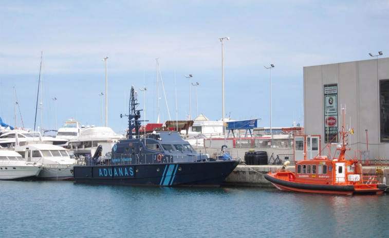 Cuatro detenidos tras interceptar un barco con 500 kilos de cocaína en aguas de Canarias