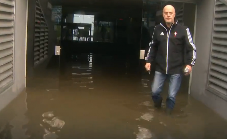 El Estadio de Balaídos inundado parcialmente tras las fuertes lluvias en Vigo (vídeos)