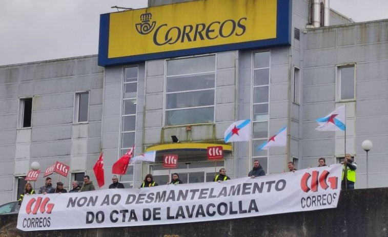 Trabajadores de Correos alertan que las cartas en Galicia tardan más al trasladarse trabajo a Valladolid