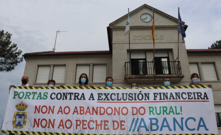 Abanca tiende a cerrar sucursales y aumentar cajeros pese a sus beneficios y expansión fuera de Galicia