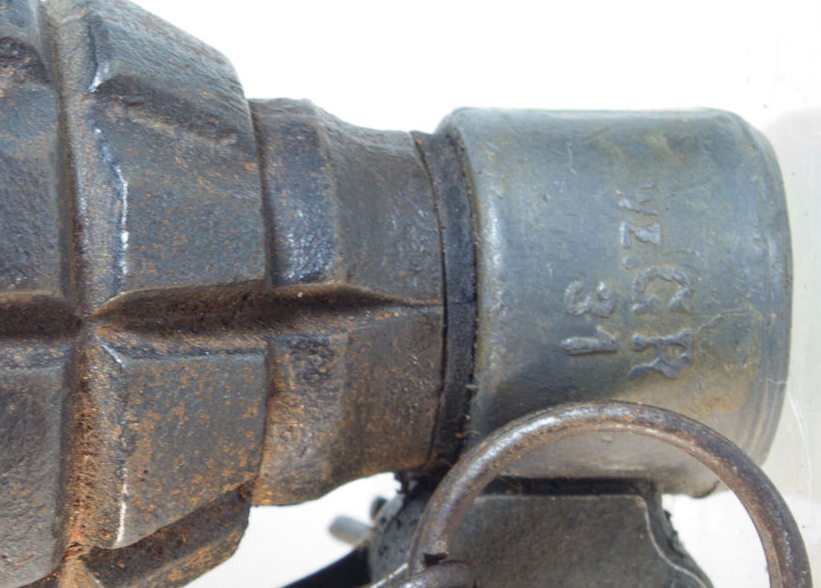 Ejemplar de coleccionista de la granada polaca de la Guerra Civil en una foto de municion