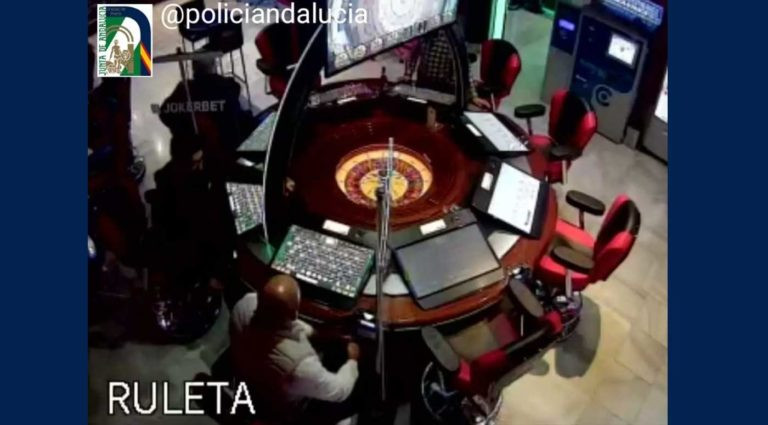 Imagen de la unidad adscrita a la Junta de Andalucu00eda de la Policu00eda Nacional cuando realizu00f3 una operaciu00f3n contra estafadores de ruletas en 2022