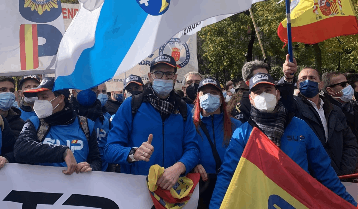 Roberto Gonzu00e1lez secretario del SUP en Galicia y otros agentes gallegos en una protesta en Madrid en 202 en una foto de archivo