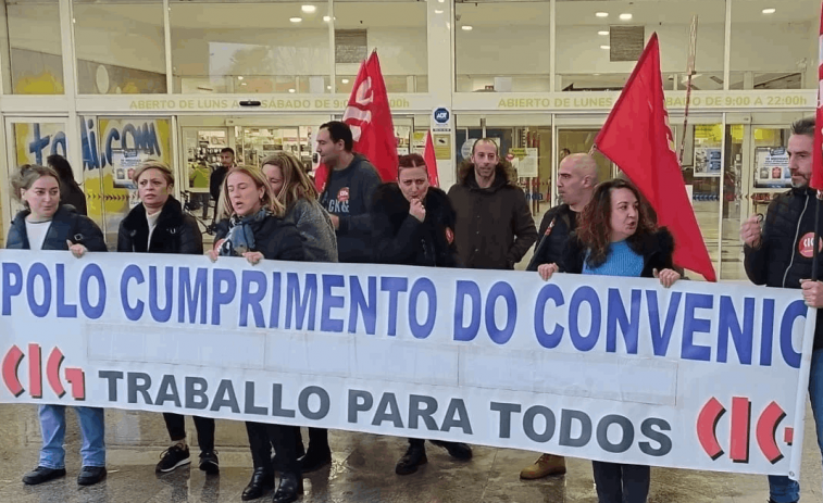 Protestas en Alcampo, Carrefour y otros grandes comercios contra el empobrecimiento de sus trabajadores