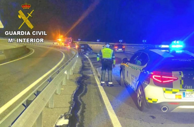 Accidente múltiple causado por un conductor que circulaba en sentido contrario por la AP-9 en Vilaboa (Pontevedra), y que cuadriplicaba la tasa máxima de alcoholemia.